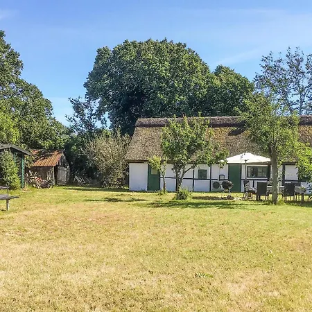 بيت للعطل 3 Bedroom Cozy In *